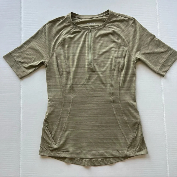 Athleta Pacifica Illume Fitted Olive Half Zip
UPF 50+ Short Sleeve Rashguard - Picture 8 of 10